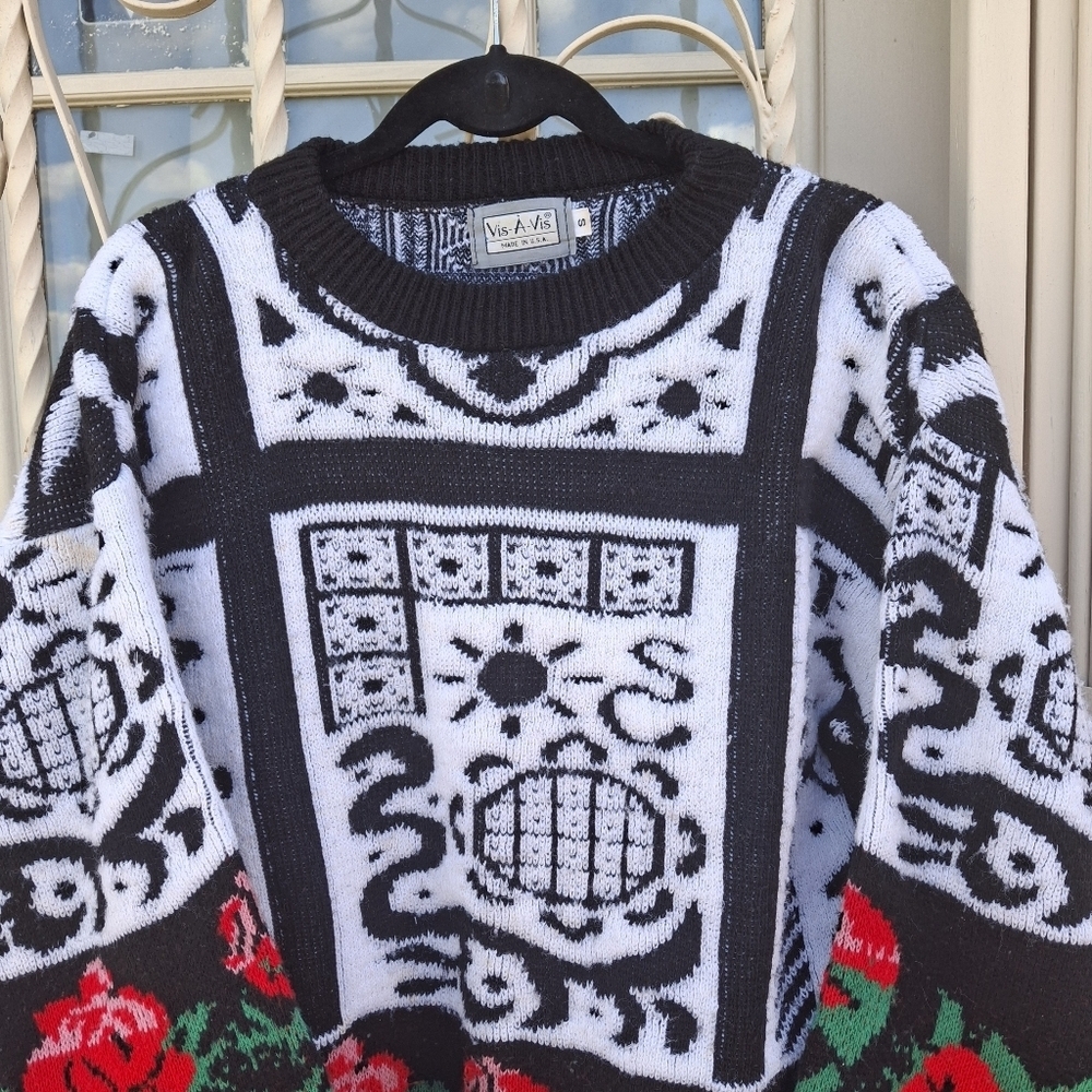 Vis-A-Vis White Geometric Graphic Floral Red Roses Knit Sweater Women Size Small - Picture 7 of 16